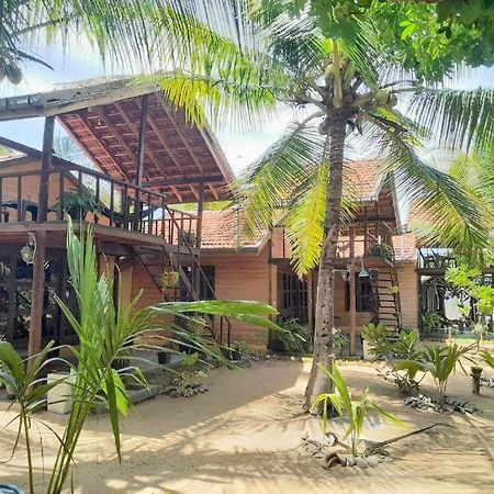 Golden Beach Chalets Arugam Bay Εξωτερικό φωτογραφία
